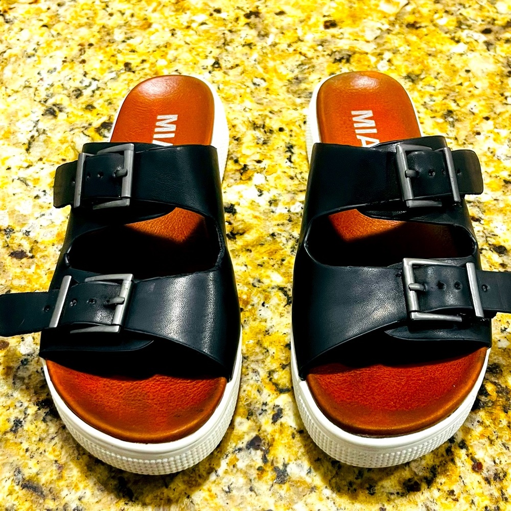 MIA Vanessa Nordic platform sandals. SZ 7